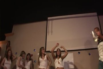 Готовы танцевать топлесс за призы