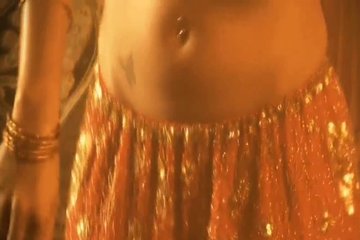 Вся красота индийских женщин заложена в животике