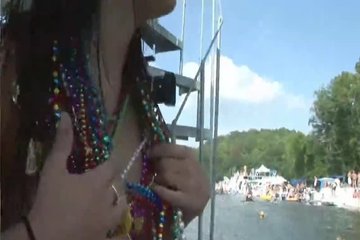 Сисечки скрывались под бижутерией