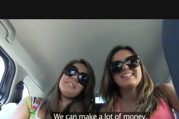 Шалуньи приступили к разврату прямо в машине