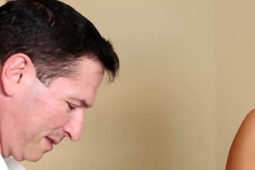 Красотка Amirah Adara (Амира Адора) сделала массажисту крутой минет