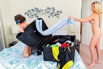 Cory Chase заставила пасынка лизать ее волосатую щель и трахать