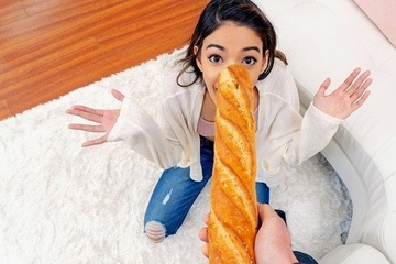 Худышка Harmony Wonder захотела почувствовать хуй приятеля в своей узкой щелке