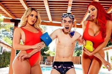 Две грудастые красотки соблазнили 18-летнего парня на секс