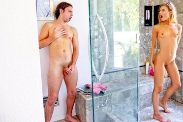 Похотливый парень застал сводную сестру Asuna Fox в душе и горячо оттрахал