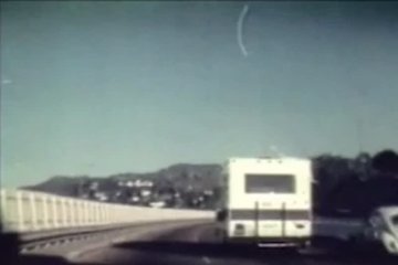 Трахается с негритянкой в фургоне