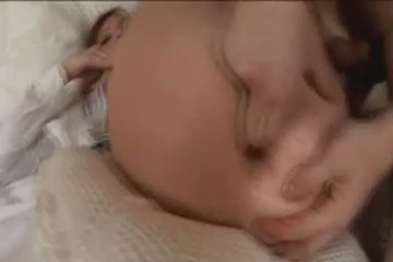 Пальчиком в анус войти хочет