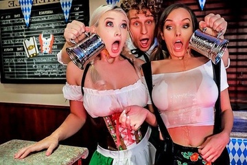 Секс в баре с барменшей