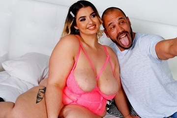 Молодая пышка Роза ди Куш ебется с качком сразу после знакомства