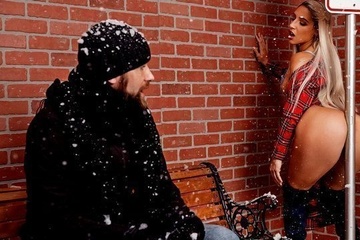 Врач отогревает отмороженную жопу с помощью анального секса