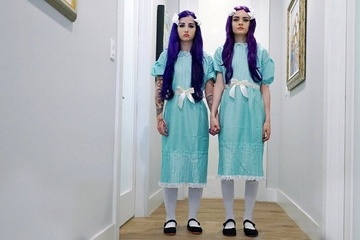 Джессика Роза с подругой прикинулись синеволосами нимфами