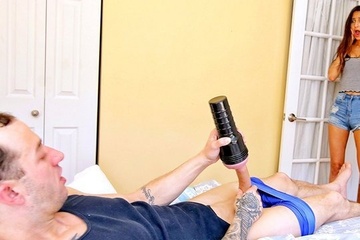 Элиза Ибарра спалила брата за дрочкой хуя и получила в рот сперму