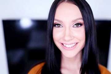 Джазмин Лав с розовой писей глотает сперму после жаркой ебли