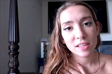 Сестра База Бейли с колечком во рту заполучила хер брата