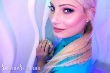 Голубоглазая Нелла Джонс творит чудеса своим сладким ротиком