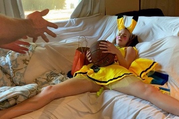 Стройная любительница покемонов Ханна Хоторн отдается в очко