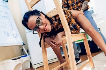 Художник поднял настроение тощей студенточке Никки Фокс