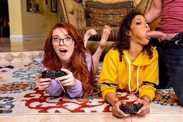 Рыжая сестра Джени Анхель познакомила брата с пошлой подругой