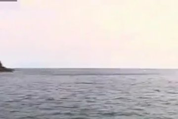 Трахаются на море, где никто не видит