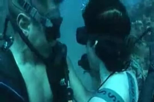 Порно видео ебутся под водой