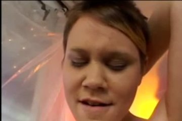 Телки себя до сквиртинга доводят