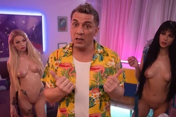 Земной мужик страстно трахается с двумя инопланетянками