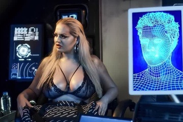 Герой попадает в будущее и трахает там грудастую блондинку