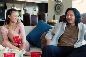 Азиатская пара выпила, а теперь спешит заняться сексом