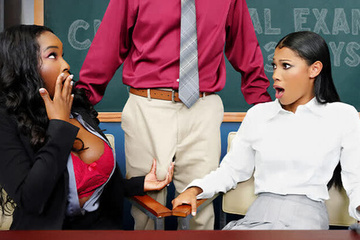 Две темные цыпы приходуют хуй американского следака