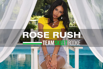 Каждая роза возбуждает по своему, а наша так и спермой умоется