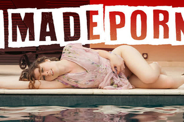 Милая альтушка наслаждается жарким сексом и просит кончить на лицо