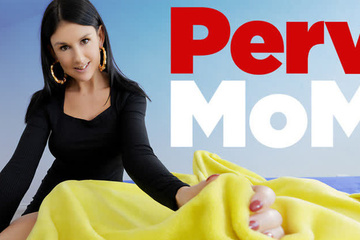 Сиенна Рэй забралась на хуй верхом в своих белых трусиках