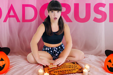 Вызвать духов не получилось, зато член отчима встал