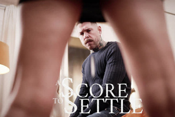 Мокрая до слез пизда истекает от хуя татуированного мачо