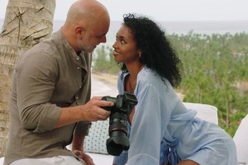 Лысый дедок лижет темную пизду молодой дикарке на отдыхе