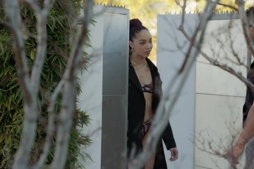 Тощая цыпа, а как в жопу классно даёт! И ведь очко разъебано