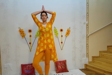 Познает мудрость через групповой секс с двумя в секте