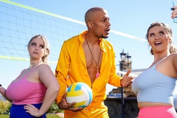 Тренер отвлекся от волейбола и поимел двух грудастых телок