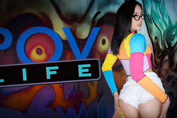 Залей мне сперму в ротик! Брюнетка пальцами губы раздвинула