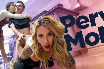 Мачеха плохому не научит, так что опускайся на колени и соси хуй