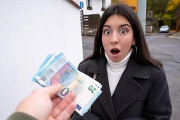 Уборщица Катюша за деньги не только отсосать готова