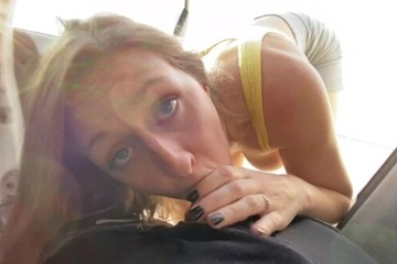 Пошли на фестиваль, а потом трахнулась в машине на парковке