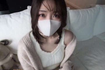 Доподглядывал: смачно выебал азиатскую гостью в ее гладкую писю