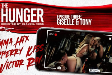 Самый темный уголок магазина подходит для секса втроем