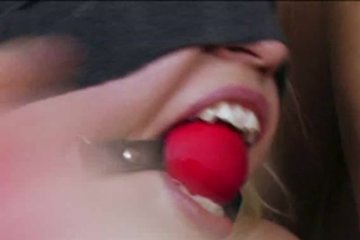 На складе девку будут насиловать