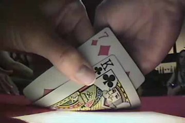 Играют в покер и снимают лифчики